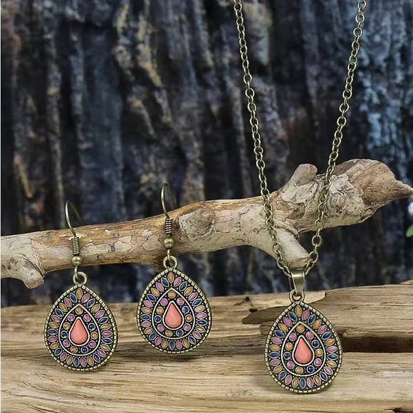 Beautiful Multicolored Necklace and Earring Set - Picture 3 of 5